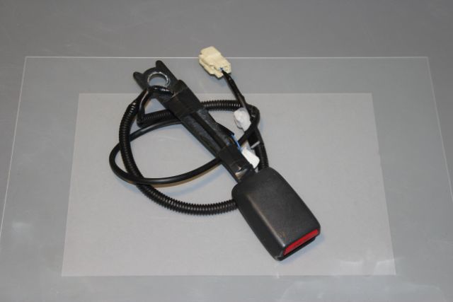 Toyota Yaris Seat Belt Buckle Lock Front Passengers Side 
