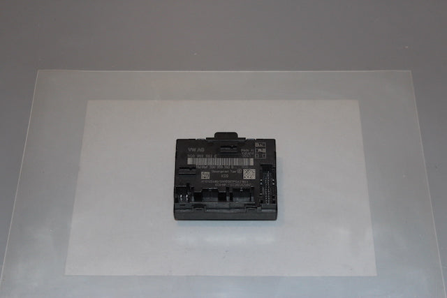 Audi A3 Door Lock Control Relay RHF (2017) - Part photo