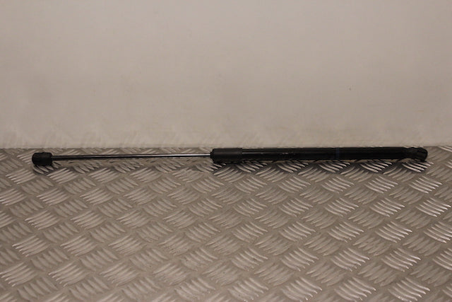 Audi A3 Tailgate Strut Passengers Side (2017) - Part photo