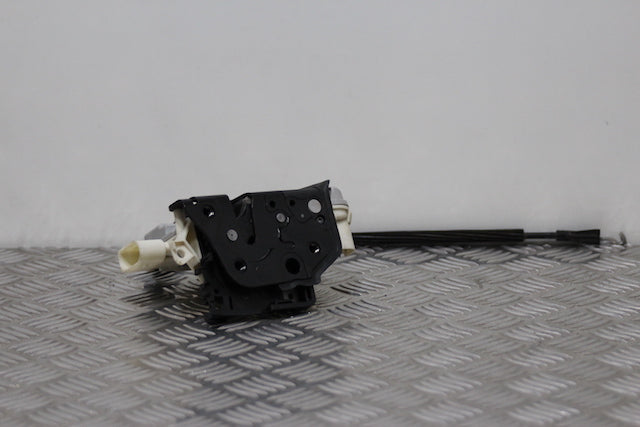 Volkswagen Passat Door Lock Mechanism Front Passengers Side 