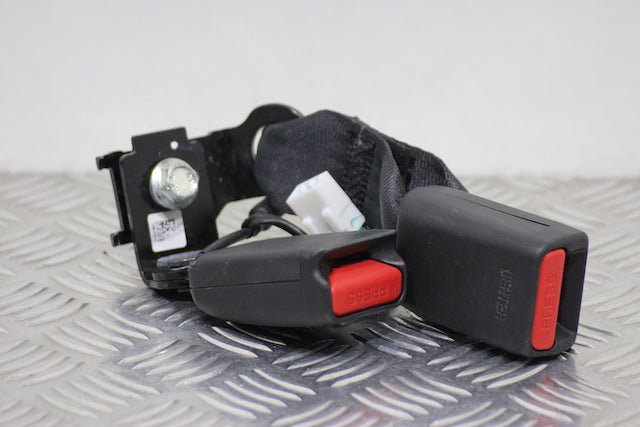 Hyundai i20 Seat Belt Buckle Lock Centre Rear 