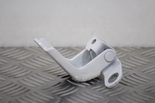 Hyundai i20 Door Hinge Bottom Rear Passengers Side (2021) - Part photo