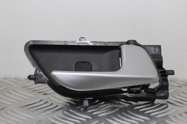 Hyundai i20 Door Handle Inner Rear Drivers Side (2021) - Part photo
