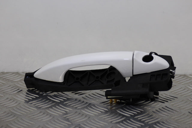 Hyundai i20 Door Handle Outer Front Drivers Side (2021) - Part photo