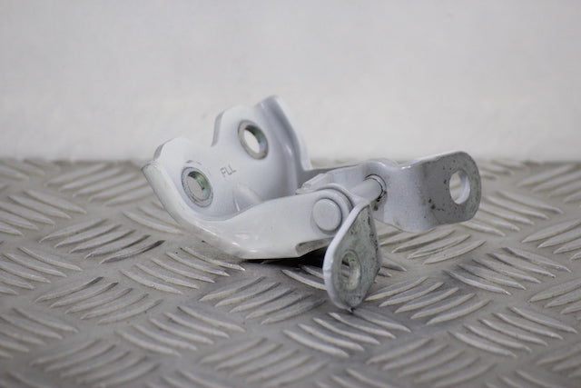 Hyundai i20 Door Hinge Bottom Front Passengers Side (2021) - Part photo