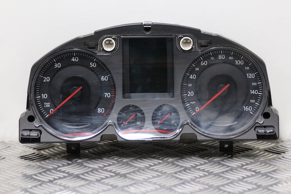Volkswagen Passat Speedometer (2009) - 1