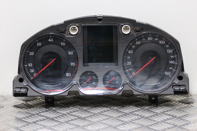 Volkswagen Passat Speedometer 