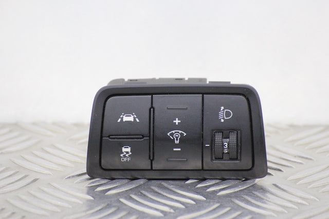 Hyundai i20 Headlamp Adjuster Switch (2021) - Part photo