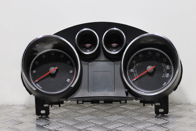Opel Astra Speedometer 