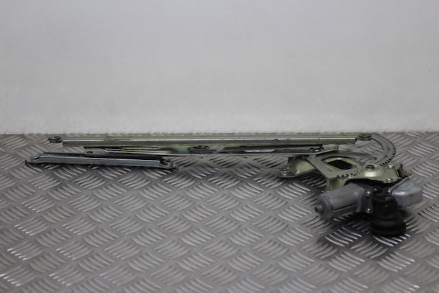 Toyota Prius Window Regulator Front Passengers Side 