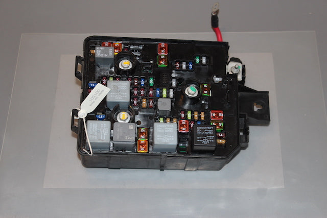 Opel Mokka Fuse Box Front Passengers Side 