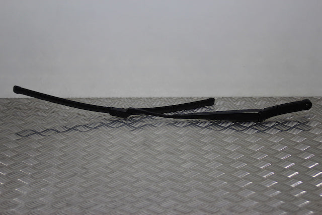 Volkswagen Passat Wiper Front Drivers Side 