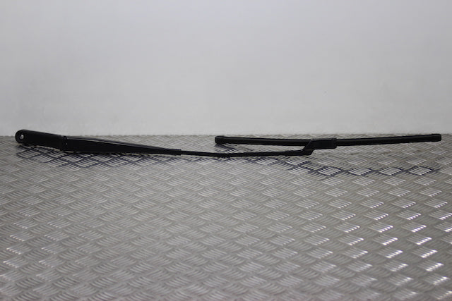 Volkswagen Passat Wiper Front Passengers Side 