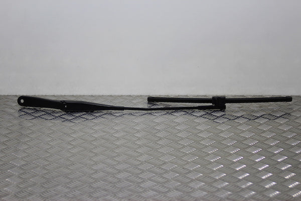Opel Astra Wiper Front Passengers Side (2008) - 1