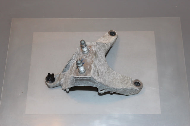 Dacia Sandero Gearbox Mounting Support Bracket 