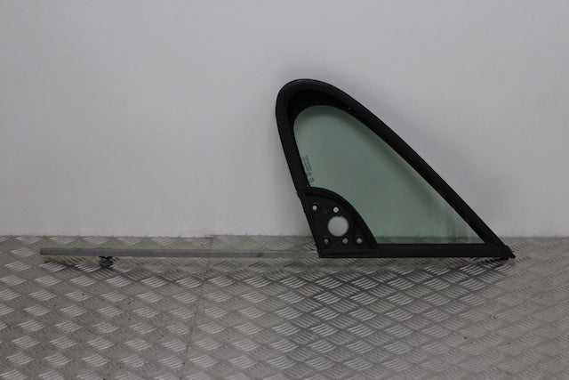 Peugeot 307 Door Quarter Window Glass Front Passengers Side (2006)
