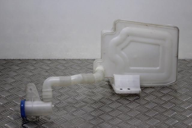 Audi A3 Windscreen Wash Water Bottle (2010) - Part photo