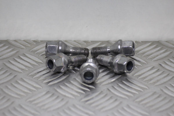 Nissan Qahqai Wheel Nuts (2020) - 1