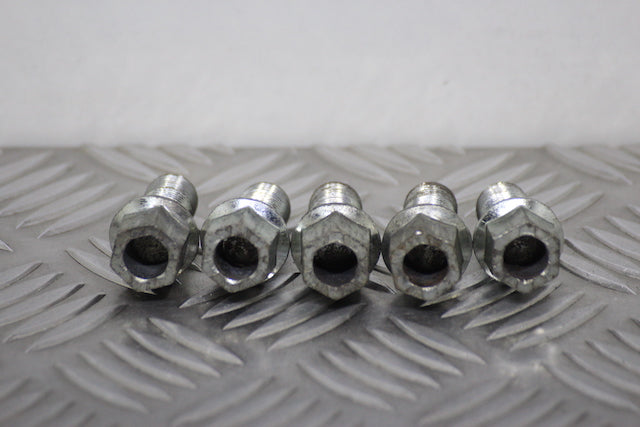 Volkswagen Golf Wheel Nuts (2013)