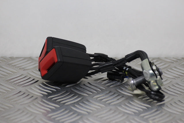 Skoda Fabia Seat Belt Buckle Lock Rear Passengers Side 