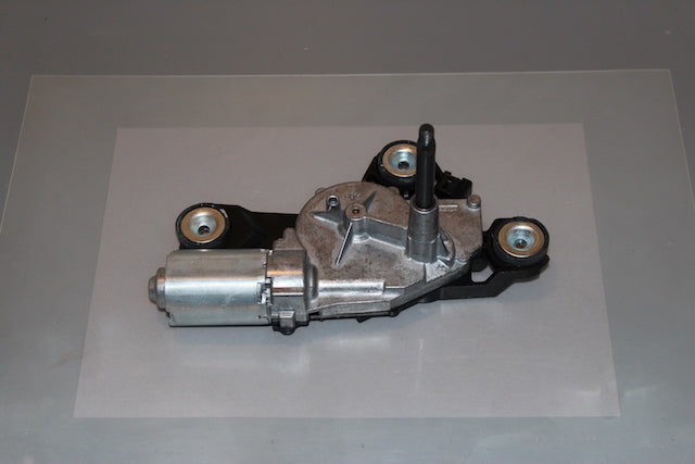 Ford Focus Wiper Motor Rear (2014) genuine OEM used part - CarBreakers.ie