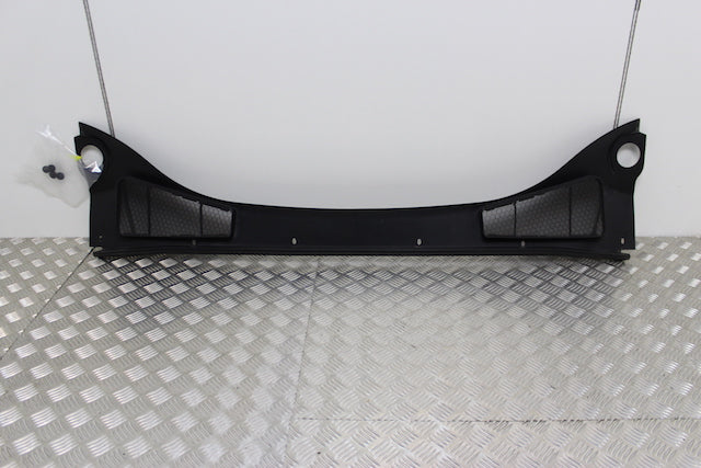 Ford Focus Windscreen Panel (2014)