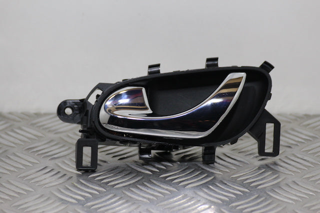 Nissan Qashqai Door Handle Inner Front Passengers Side 