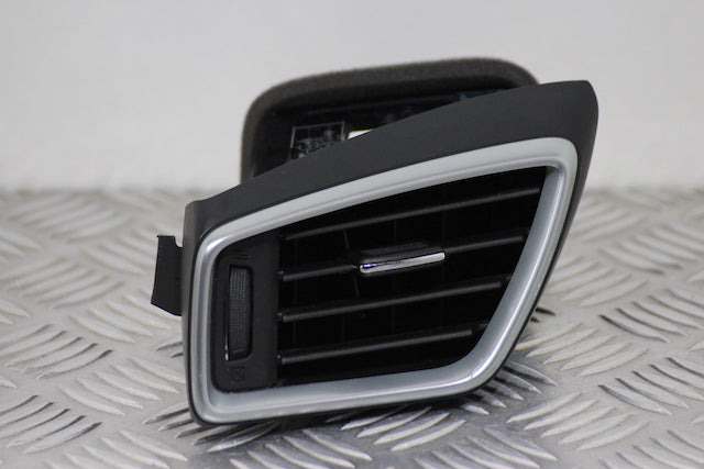 Nissan Qashqai Dashboard Airvent Passengers Side 