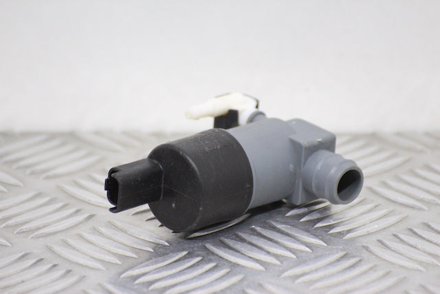 Nissan Qashqai Windscreen Wash Water Bottle Motor 