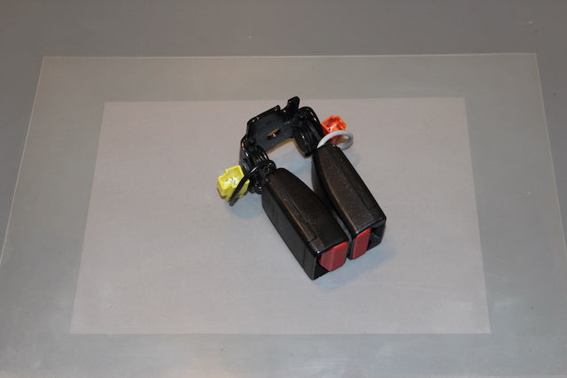 Volvo V40 Seat Belt Buckle Lock Rear Passengers Side 