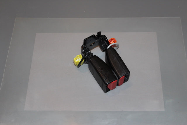 Volvo V40 Seat Belt Buckle Lock Center Rear Passengers Side 
