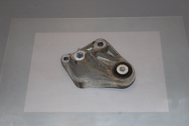 Volvo V40 Engine Mounting Support Bracket Rear 