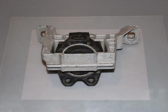 Volvo V40 Engine Mounting Drivers Side 
