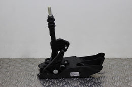 Nissan Qashqai Gear Stick 