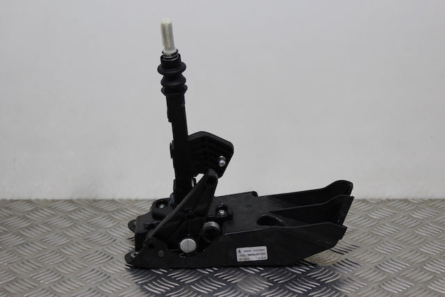 Nissan Qashqai Gear Stick 