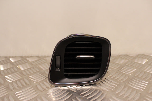 Volvo V40 Dashboard Airvent Drivers Side 