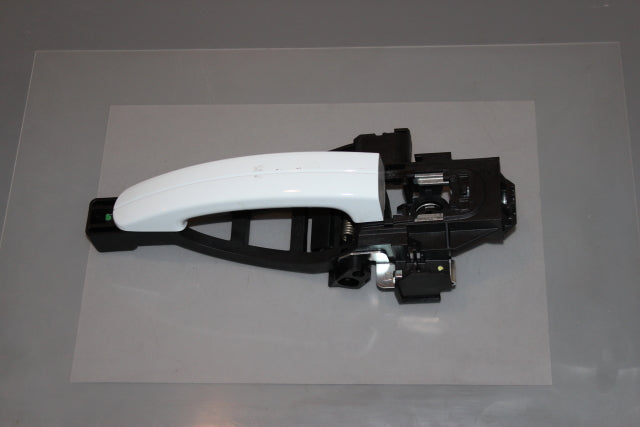 Ford Focus Door Handle Outer Front Drivers Side (2016)