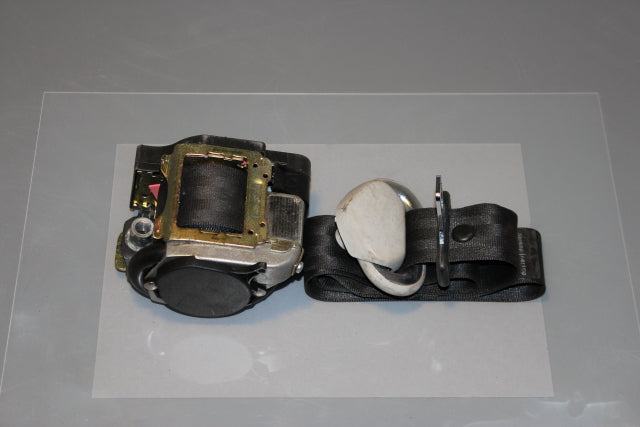 Volkswagen Polo Seat Belt Front Drivers Side 