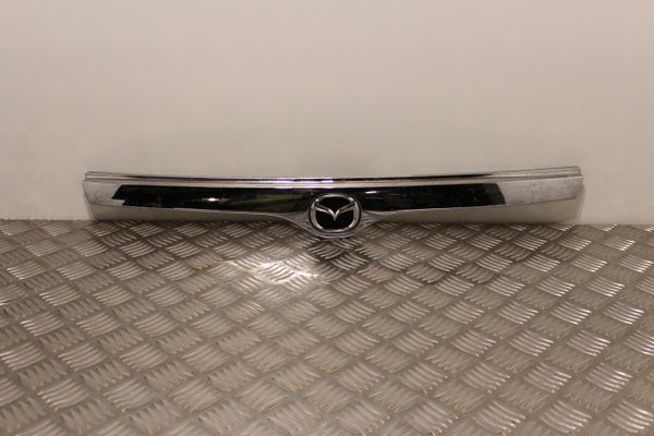 Poignée de coffre de hayon de Mazda 323 (2001) - 1