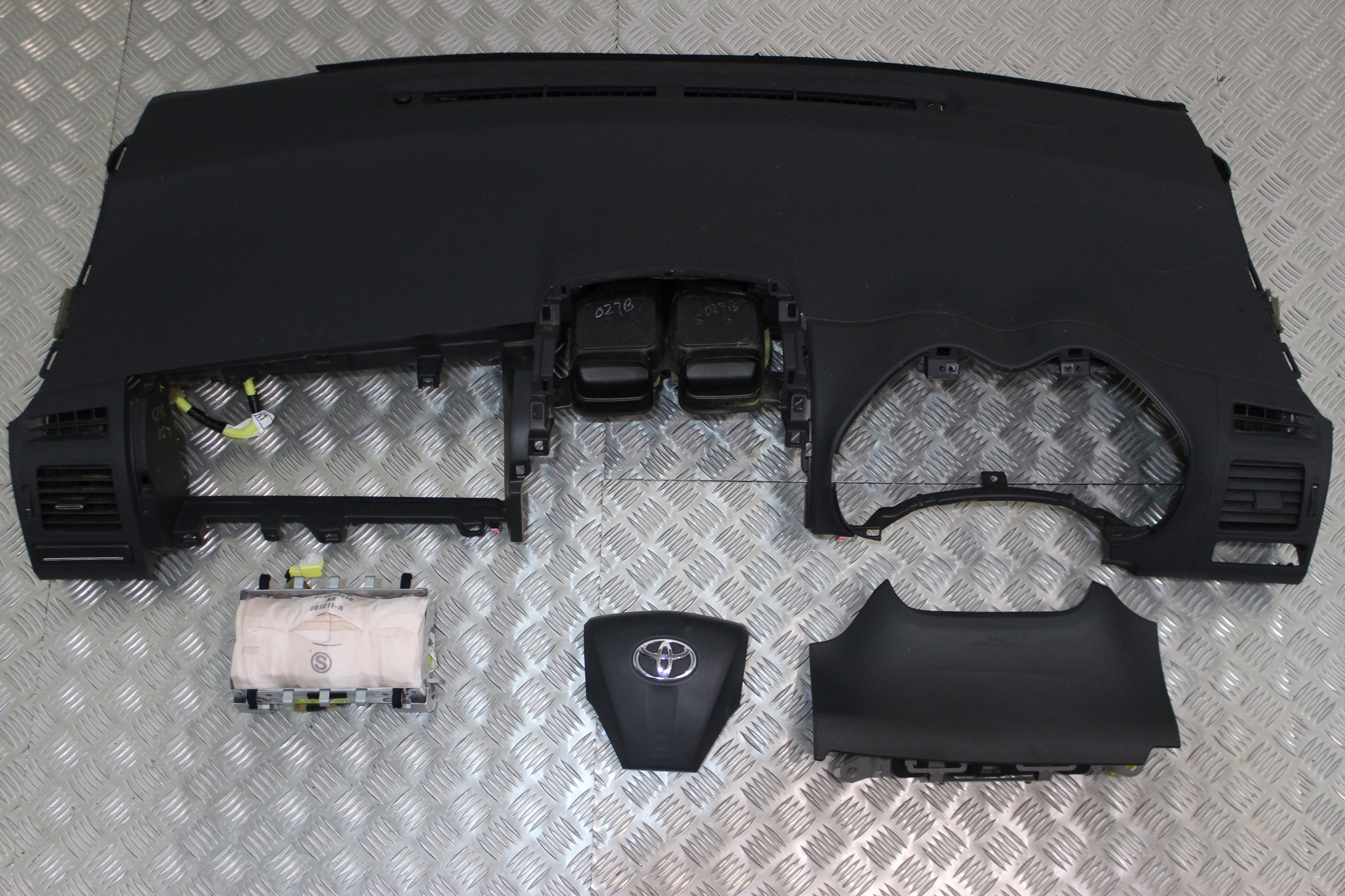 Toyota Auris Airbag Kit (2013)