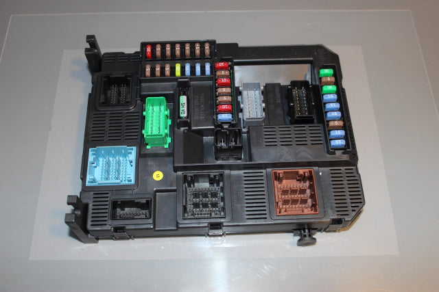 Peugeot 208 Body Control Module BCM 