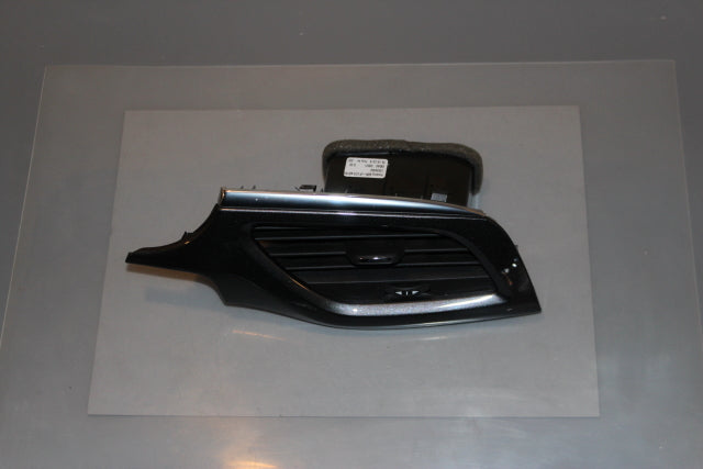 Opel Corsa Dashboard Airvent Passengers Side (2015)