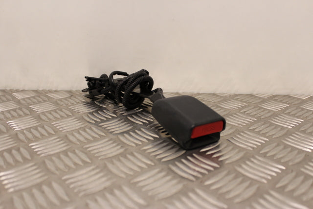 Toyota Yaris Seat Belt Buckle Lock Front Drivers Side (2012)